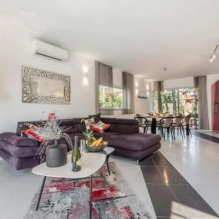 Jure Mit Privatem Pool Villa