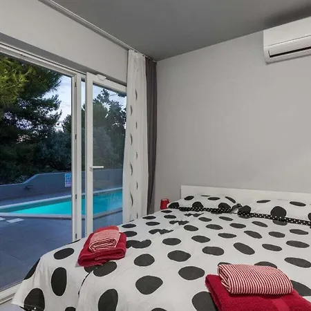 Villa Jure Mit Privatem Pool