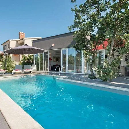 Jure Mit Privatem Pool Medulin