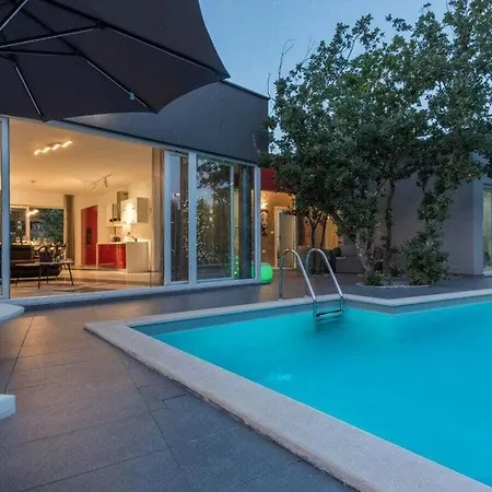 Villa Jure Mit Privatem Pool