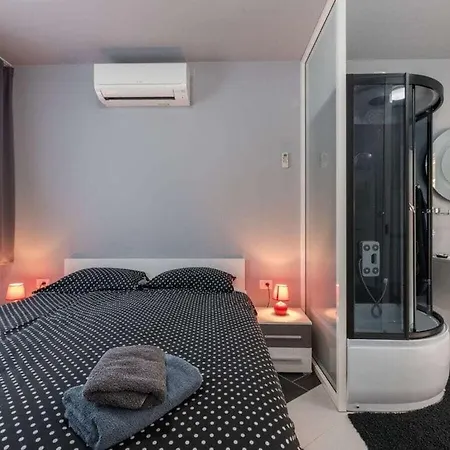 Jure Mit Privatem Pool Medulin