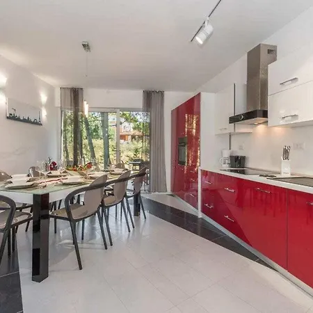 Villa Jure Mit Privatem Pool