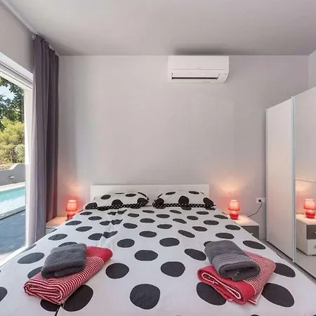 Vila Jure Mit Privatem Pool Medulin