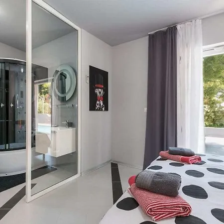 Jure Mit Privatem Pool Vila